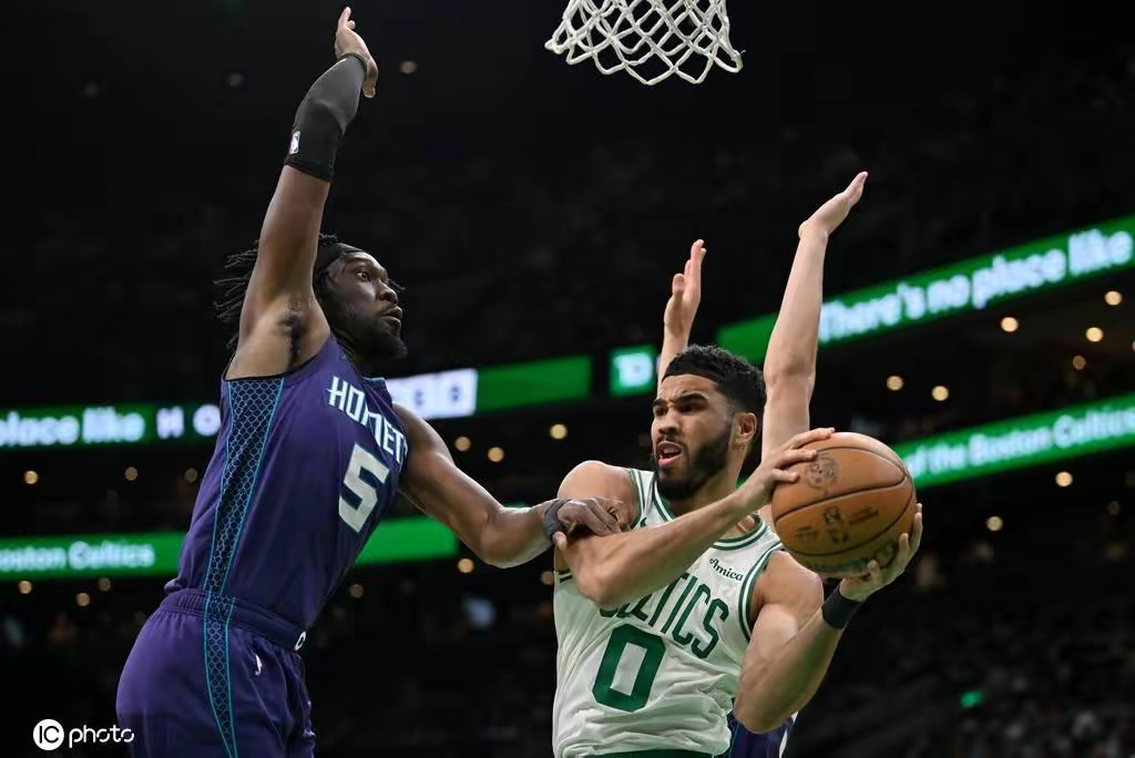 开云体育登录-凯尔特人B队力克黄蜂，拉文统治全场