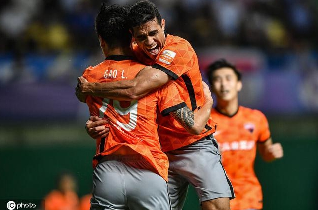 波兰轻取巴黎，乔瓦尼·雷纳一己之力扛起全队