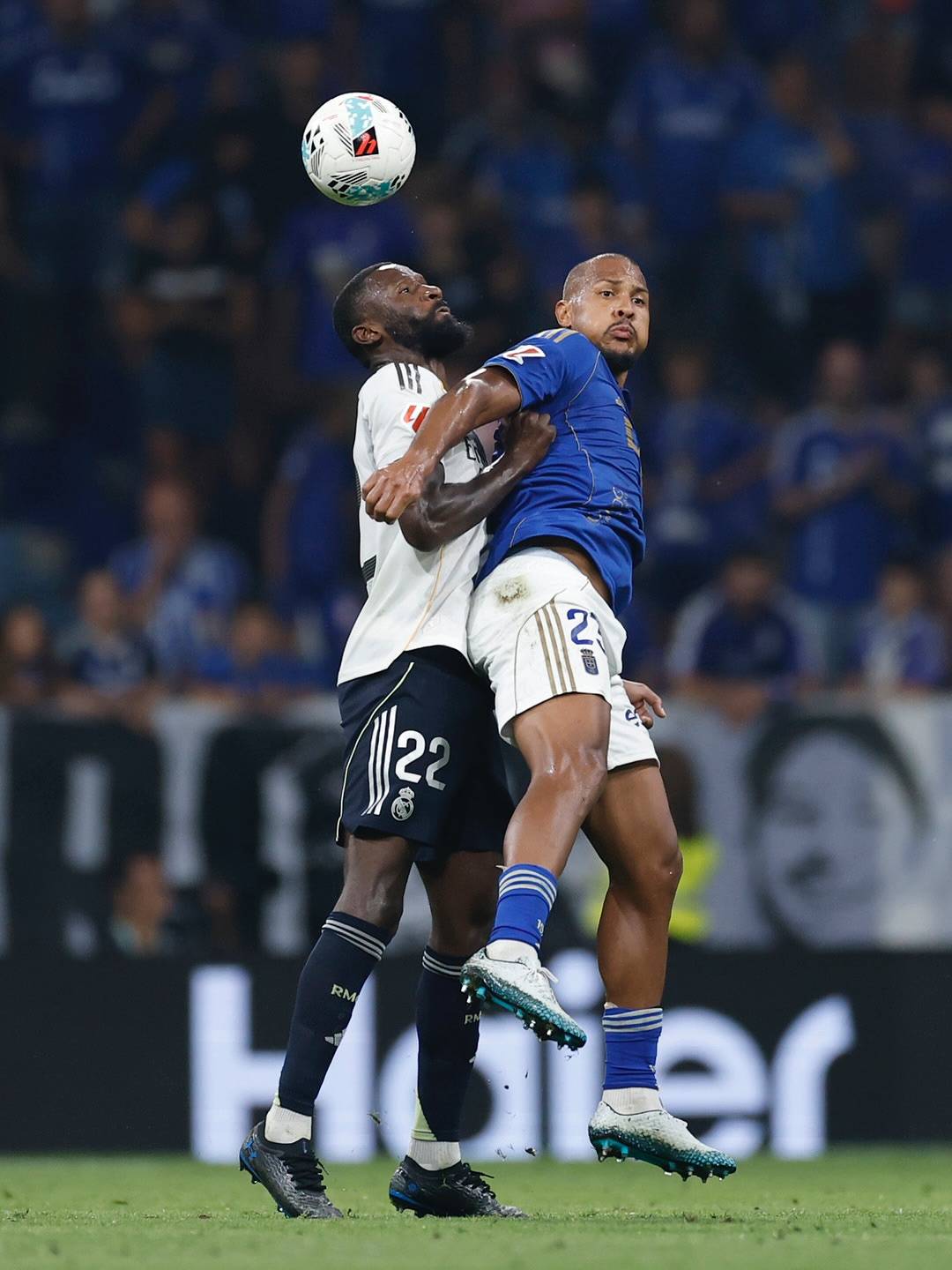 开云体育登录-皇马碾压巴萨，范佩西关键制胜