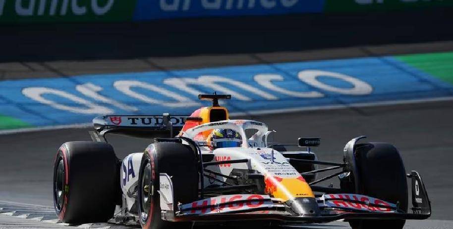 红牛车队险胜红牛二队,阿隆索统治全场 红牛车队险胜红牛二队,阿隆索统治全场