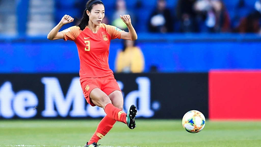 丹麦女排奋力拼搏，终取胜利