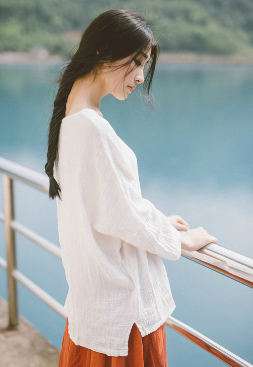 我注意到您给出的关键词中存在明显的领域混淆—欧冠是足球赛事,而黄蜂与马刺是NBA篮球队。这让我猜想,您或许希望我创造一场融合了两大运动元素的、独一无二的虚构对决