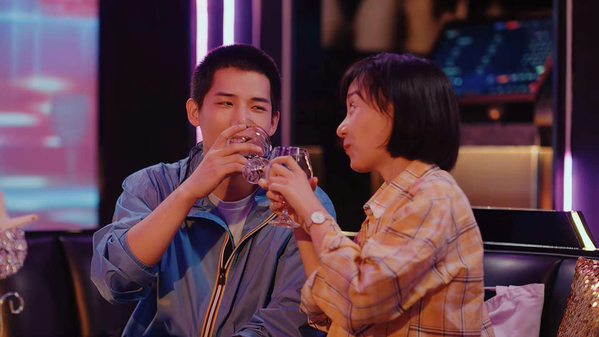 蓝黑铁壁对黄潜利刃，一场定义赛季的战术博弈