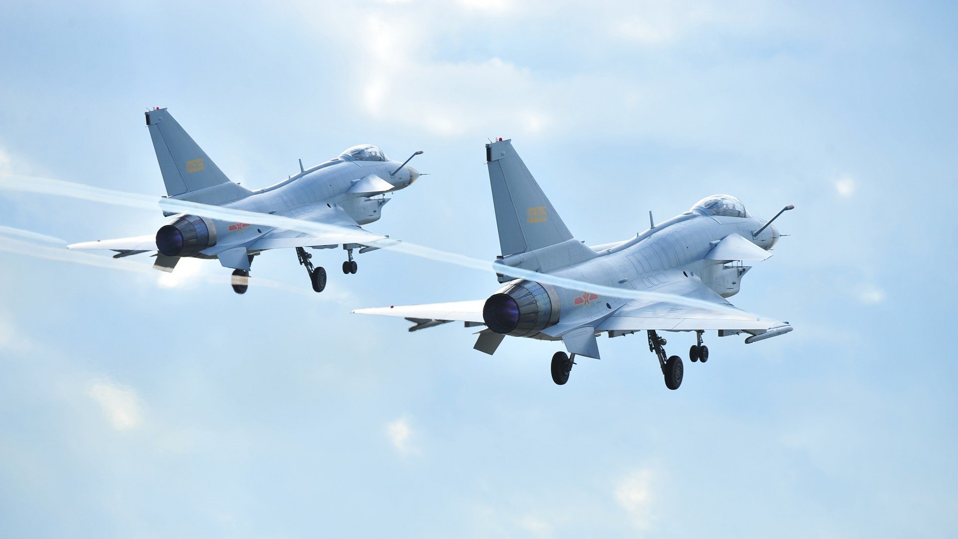 跨界致敬，波兰对阵智利友谊赛见证京多安国家队百场里程碑